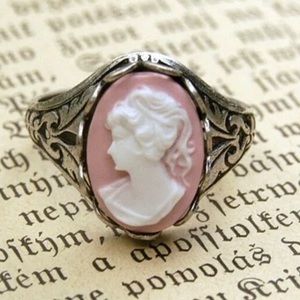 Vintage Look Cameo Ring
